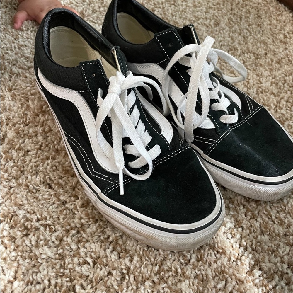 Vans Black and White Classic Sneakers Women’s 7 | Mens 5.5